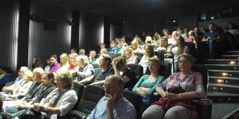 Publikum der Filmreihe "Erinnerungsbilder" im Kommunalen Kino
